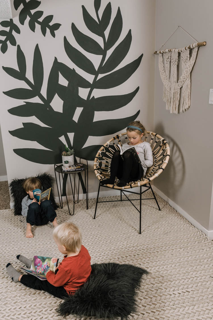 Sweet DIY leaves mural for a reading nook- love the boho vibes! Timelapse of mural in post. 