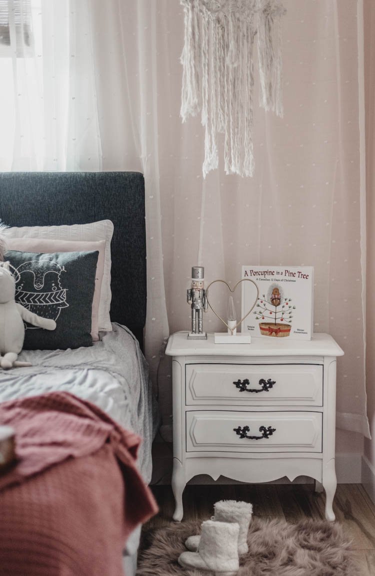 Cute Girls bedroom at Christmas time 