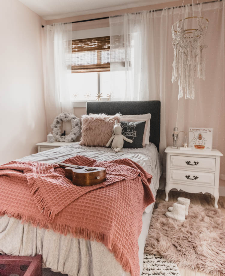 Gorgeous neutral and pinks girls bedroom for Christmas