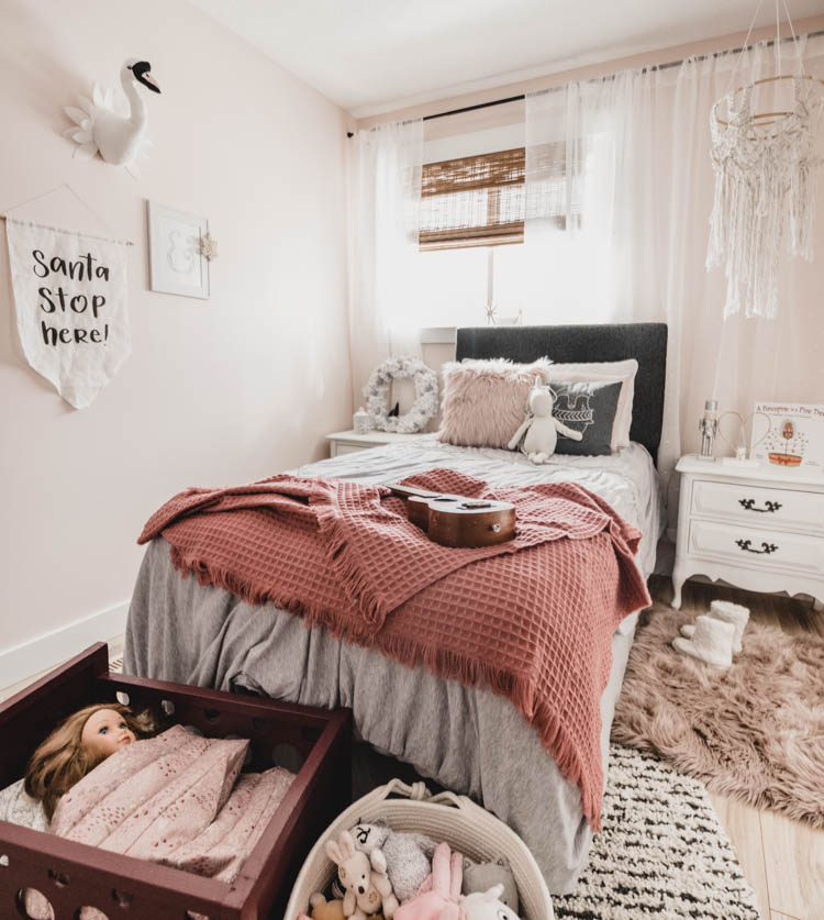 Gorgeous neutral and pinks girls bedroom for Christmas