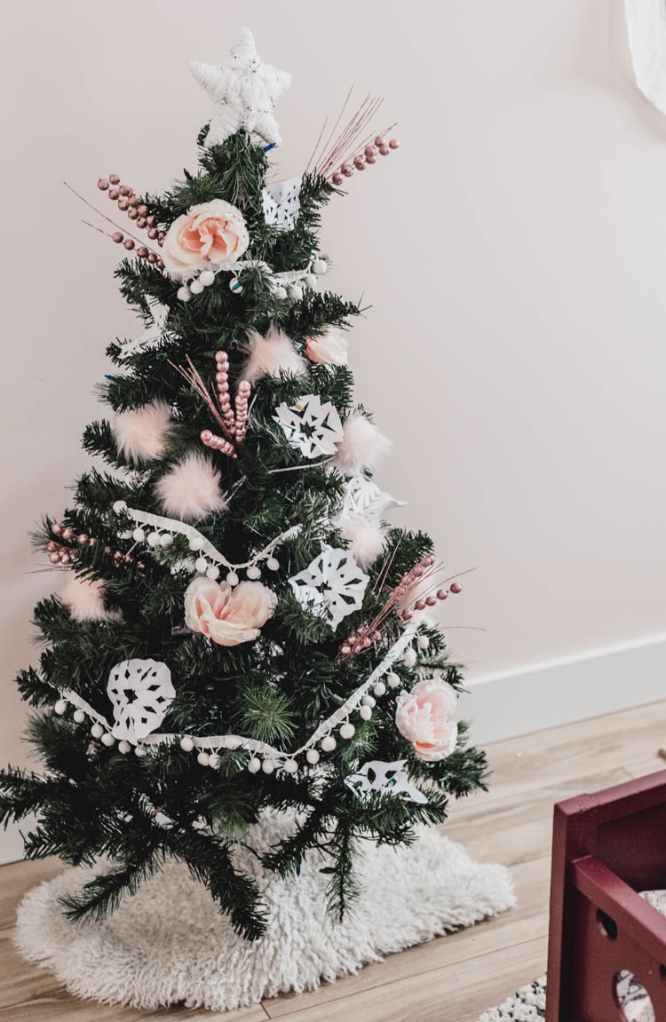 Girly Christmas tree with pink and white decorations!