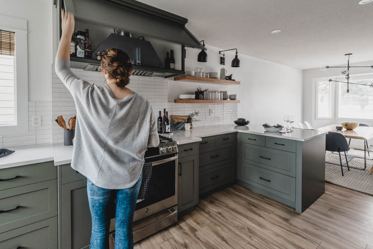 AMAZING range hood cover that opens for more storage!