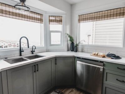 Love this whole bay window kitchen sink idea