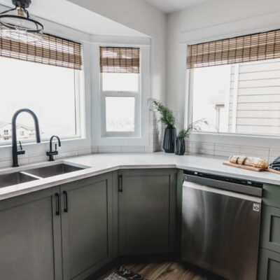 Love this whole bay window kitchen sink idea