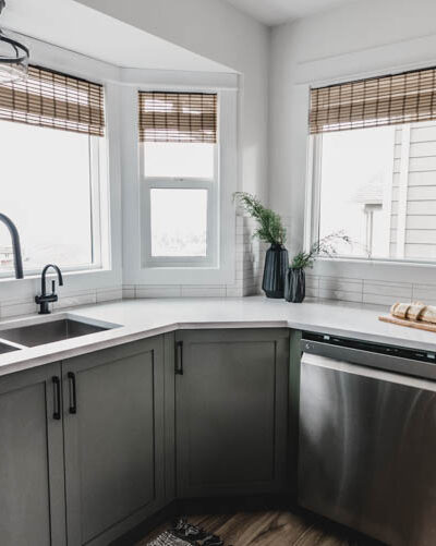 Love this whole bay window kitchen sink idea