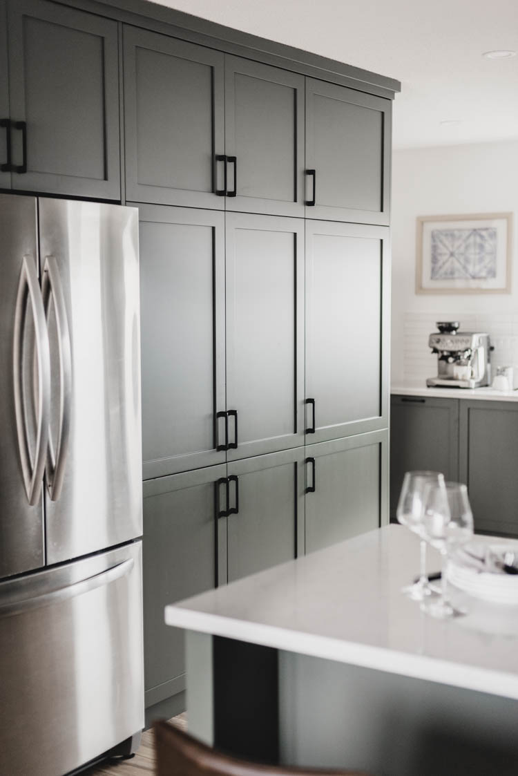 Flat panel shakers in a beautiful green for kitchen cabinets