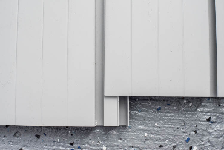 How Slat wall hooks together