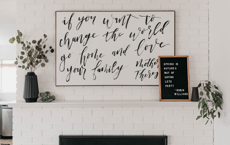 Spring home tour full of black and white and warm wood details- and plants!