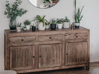 Spring home tour full of plants, white walls and warm wood tones