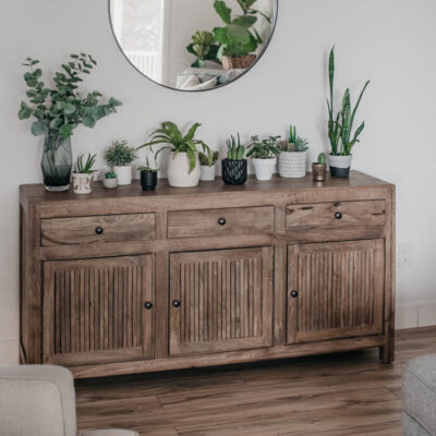 Spring home tour full of plants, white walls and warm wood tones