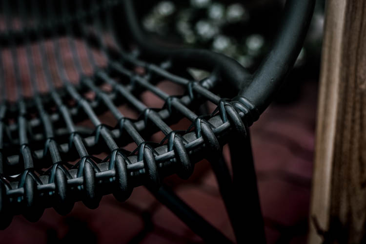 Metal and rattan together... modern perfection!