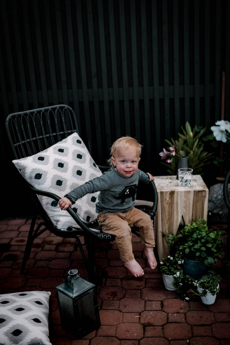 Such a sweet modern brick patio