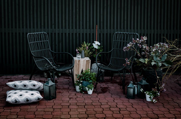 DIY Wood Patio Screen for a concrete retaining wall cover image of finished wall