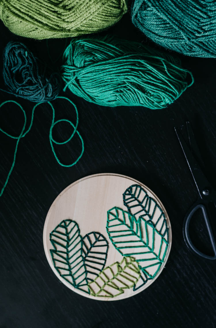 How to embroider on wood- love this modern take on a botanical embroidery hoop!