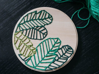 How to embroider on wood- love this modern take on a botanical embroidery hoop!