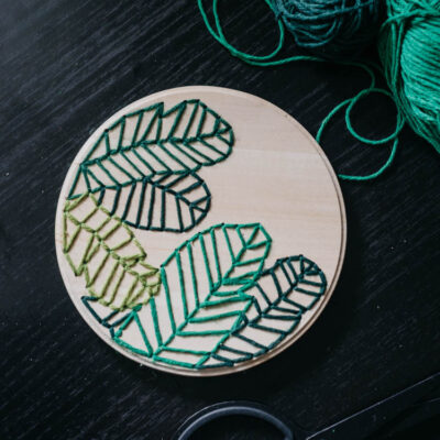 How to embroider on wood- love this modern take on a botanical embroidery hoop!
