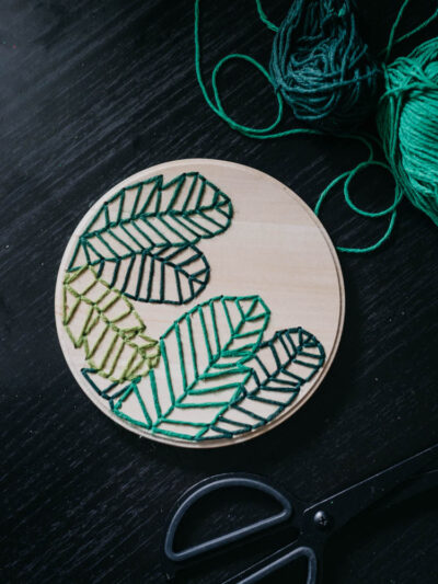How to embroider on wood- love this modern take on a botanical embroidery hoop!