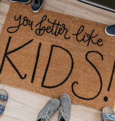 DIY Personalized Door Mat- great video tutorial on how to letter on coir mats!