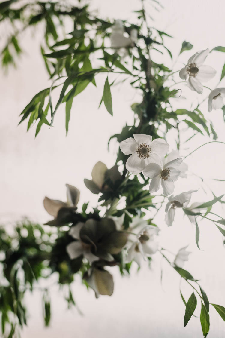 DIY Summer wreath made from garden clippings