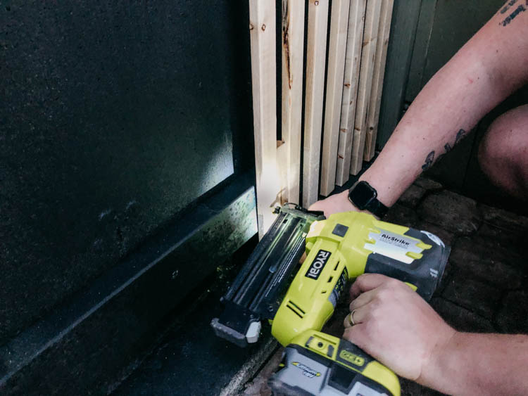 DIY Patio Screen over top of concrete retaining wall- such a great way to update a sitting area!