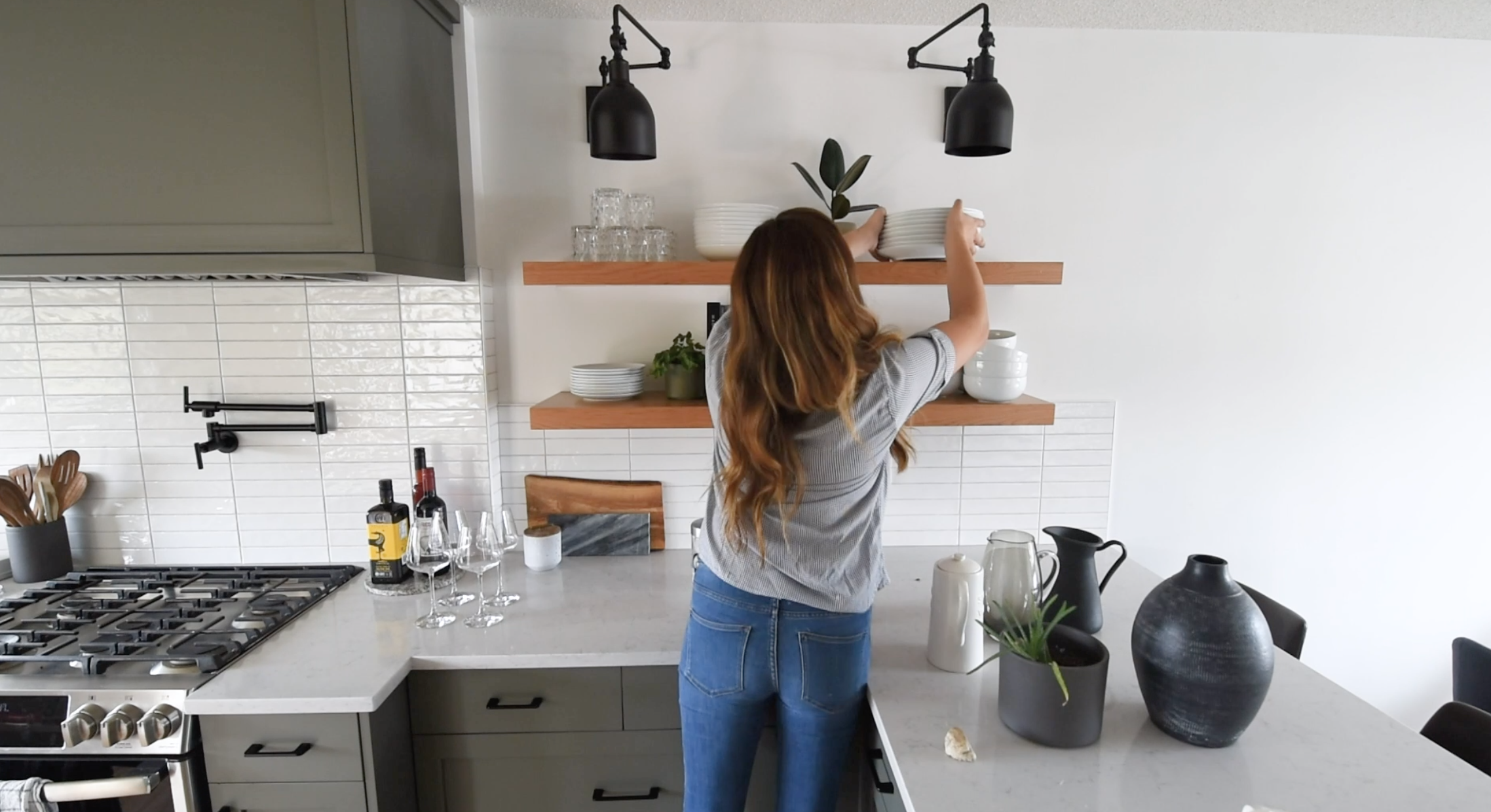 How to style kitchen open shelves for function and look