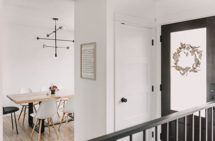 Neutral decor for autumn... love these touches!
