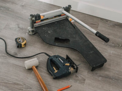 Tools for laying vinyl plank flooring quickly