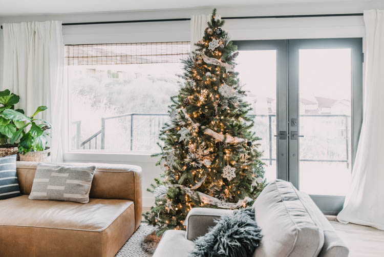 Frosted Whites Christmas Tree with Natural Touches