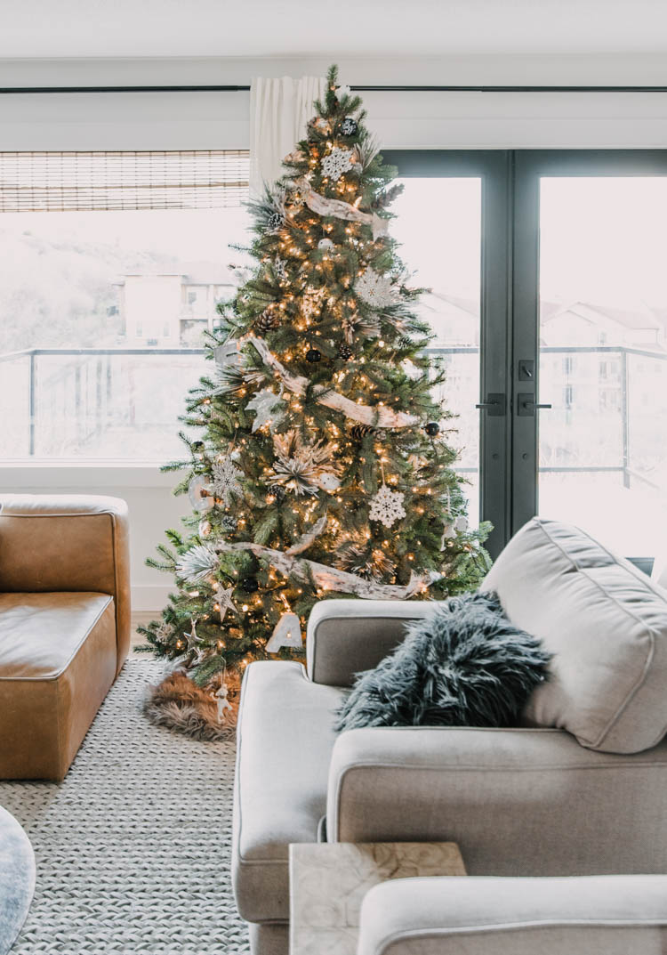 Family friendly Christmas tree with neutral colours, natural details and modern DIY touches