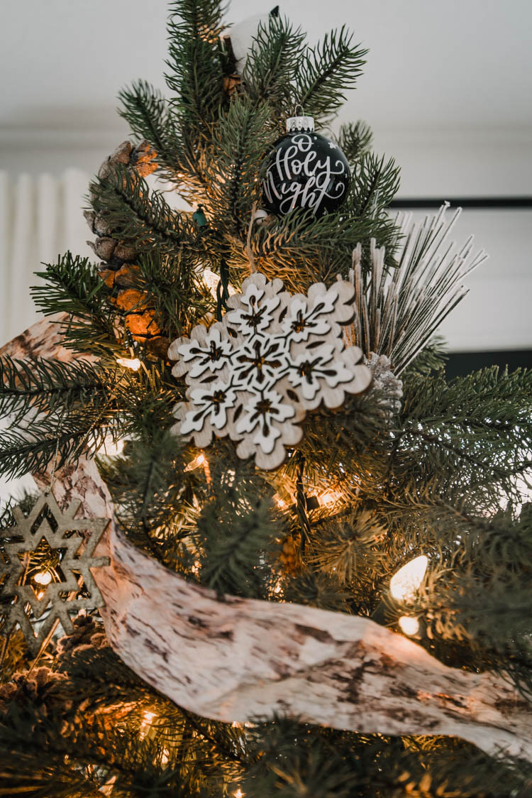 Family friendly Christmas tree with neutral colours, natural details and modern DIY touches