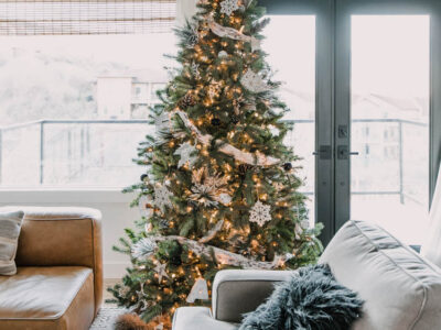 Frosted Whites Christmas Tree with Natural Touches
