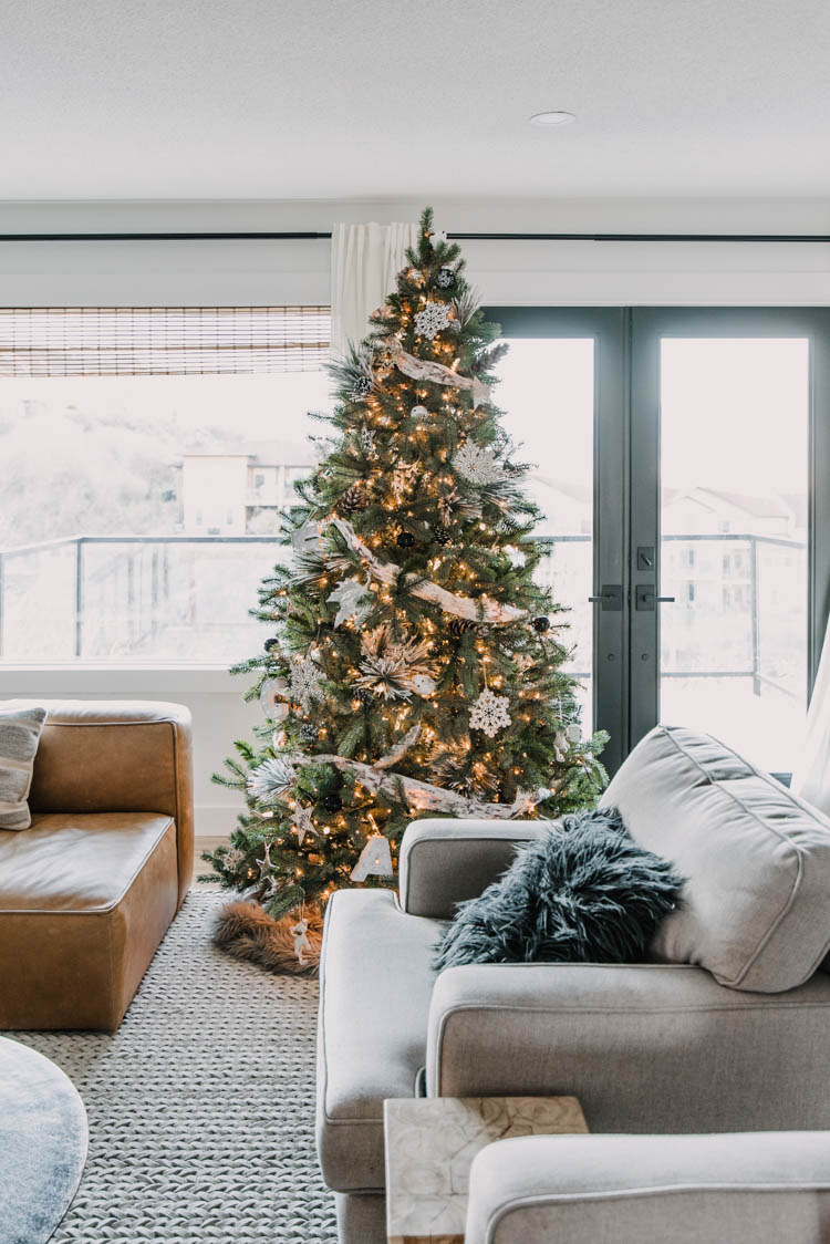 Frosted Whites Christmas Tree with Natural Touches