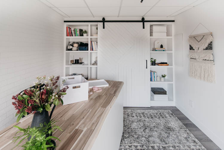 Love the bright white and neutral textures of this studio space!