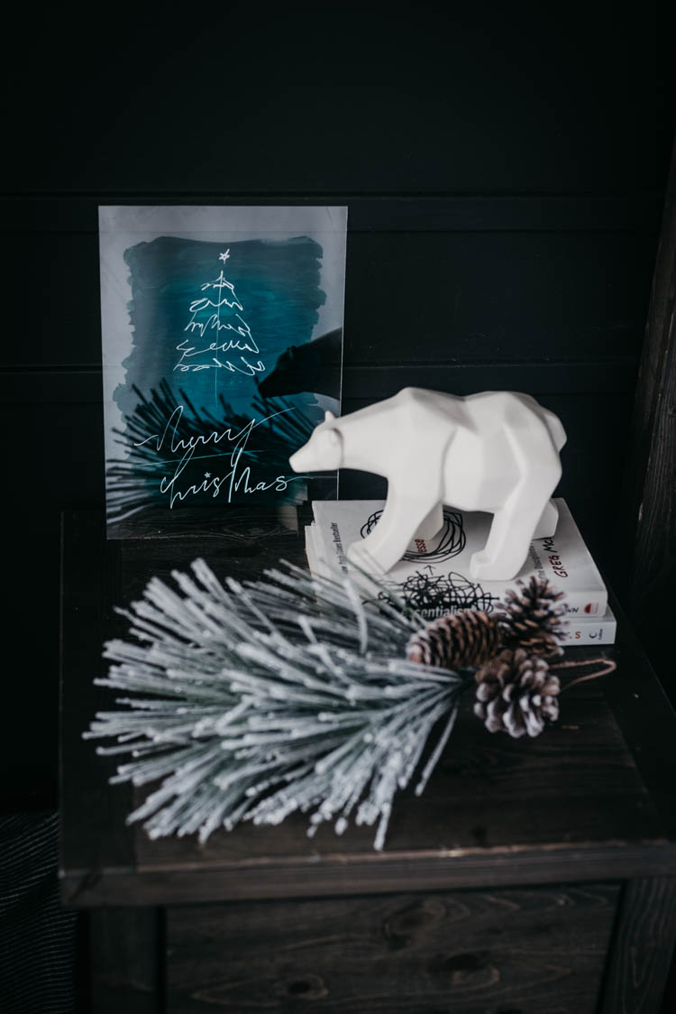 Modern Holiday DIY Acrylic Sign - love this simple line art tree tutorial