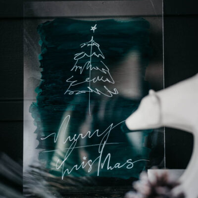 Modern Holiday DIY Acrylic Sign - love this simple line art tree tutorial