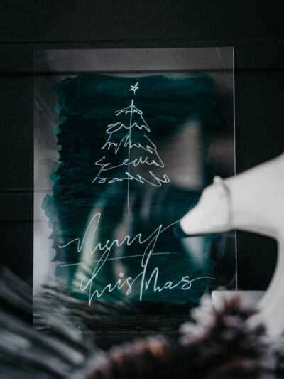 Modern Holiday DIY Acrylic Sign - love this simple line art tree tutorial