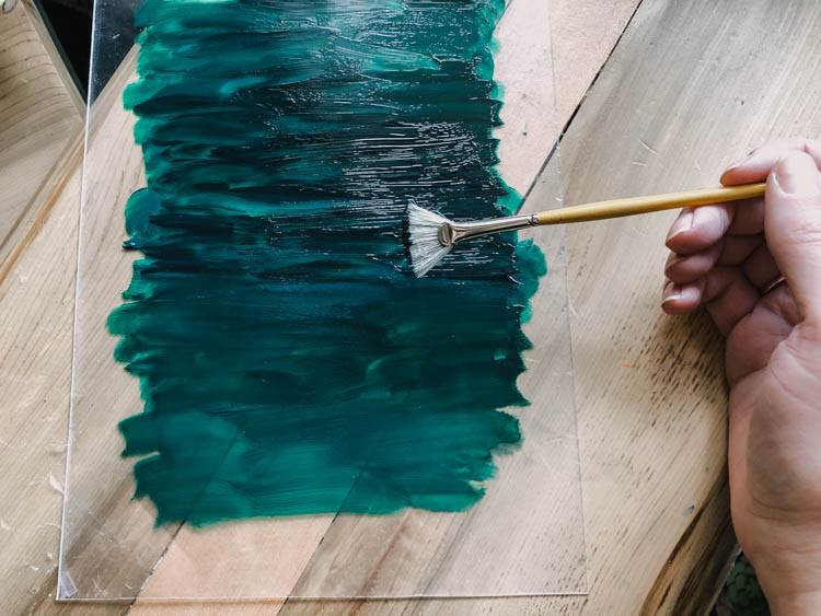 Modern Holiday DIY Acrylic Sign - love the ombre look of this deep green paint
