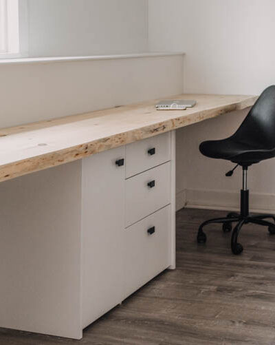 DIY Wall to Wall Desk... and the easiest live edge tabletop!