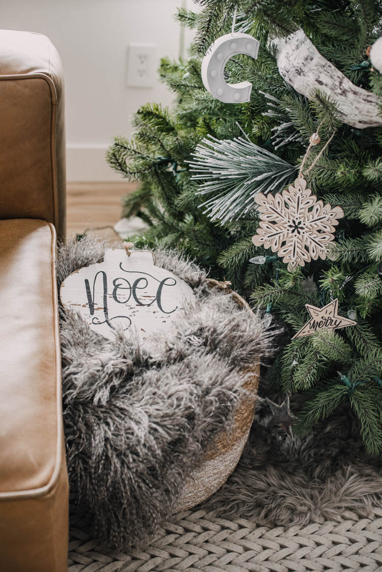 DIY Noel sign/ how to hand letter on wood