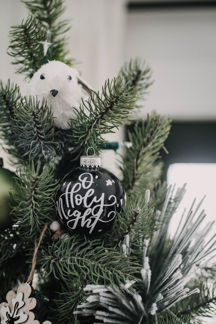 Hand lettered ornaments make for such pretty christmas decorations!
