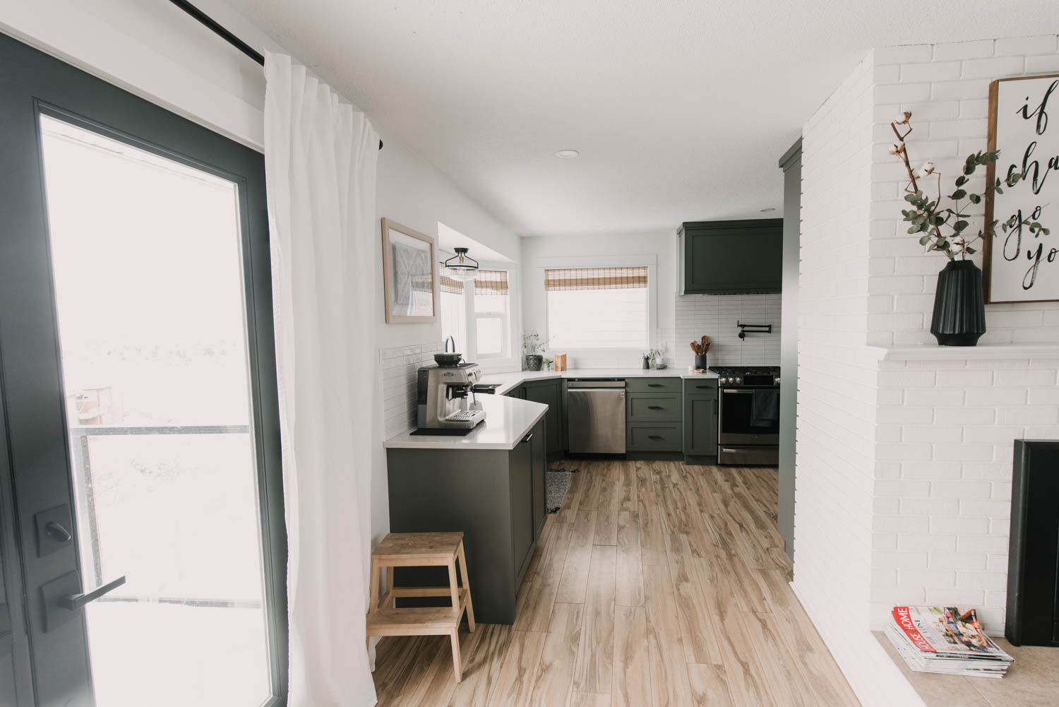 Kitchen remodel incorporating bay window 
