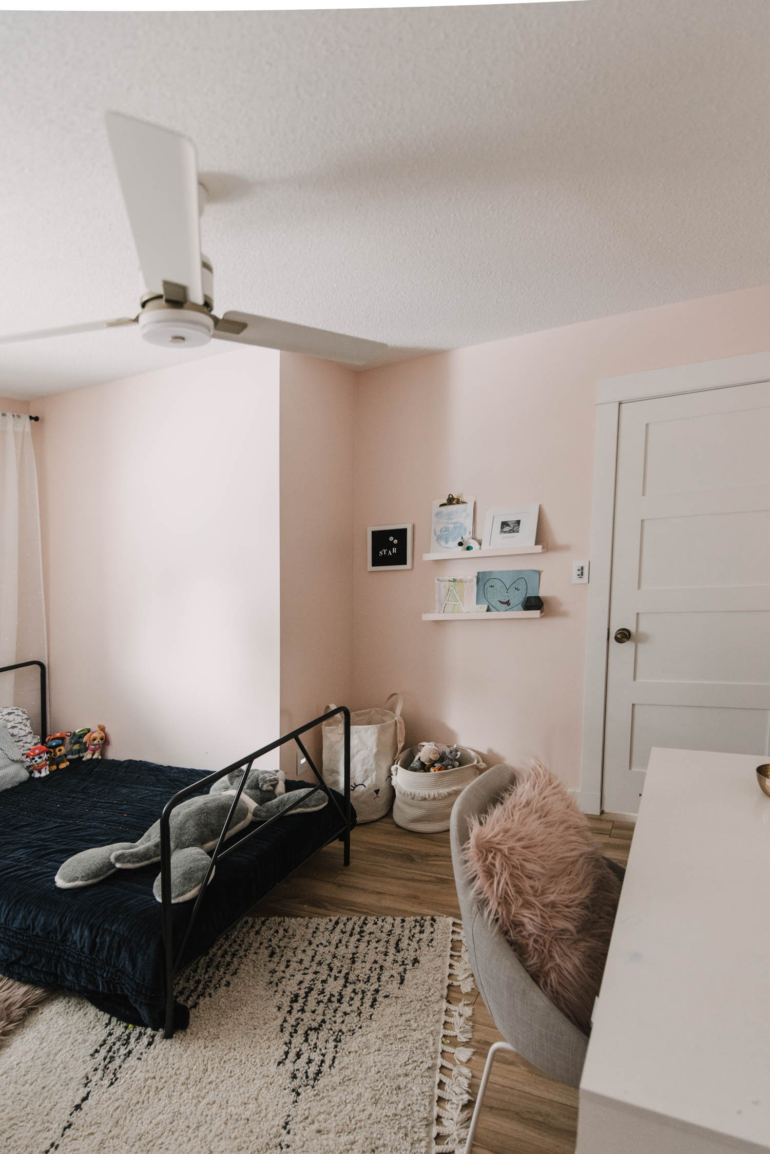 Shared kids bedrooms for big families in small homes