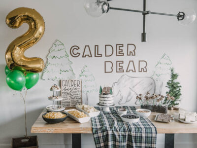 Bear themed table for a woodland birthday party