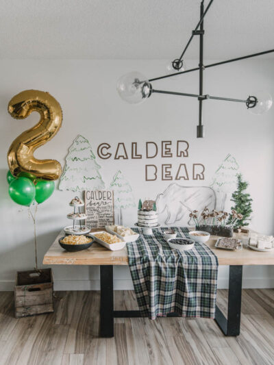 Bear themed table for a woodland birthday party