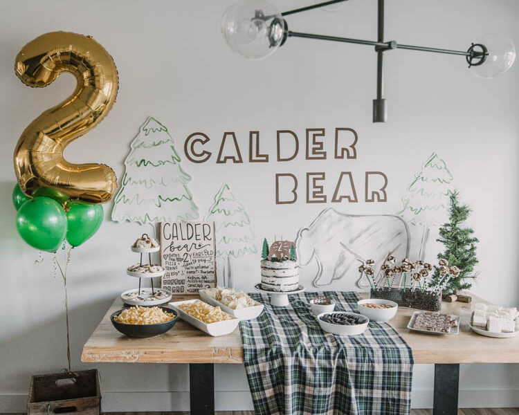 Bear themed table for a woodland birthday party