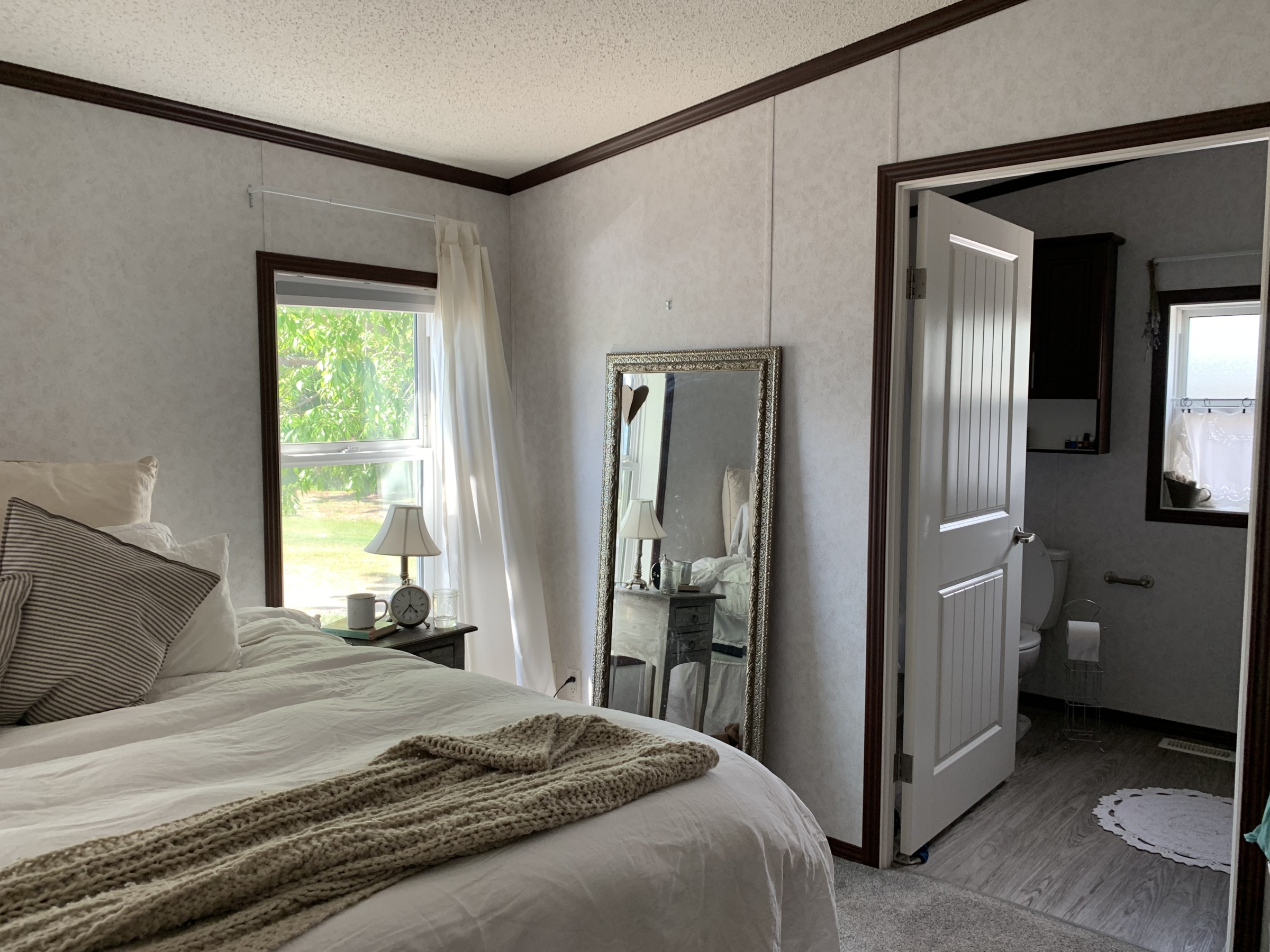 Farmhouse bedroom makeover - BEFORE