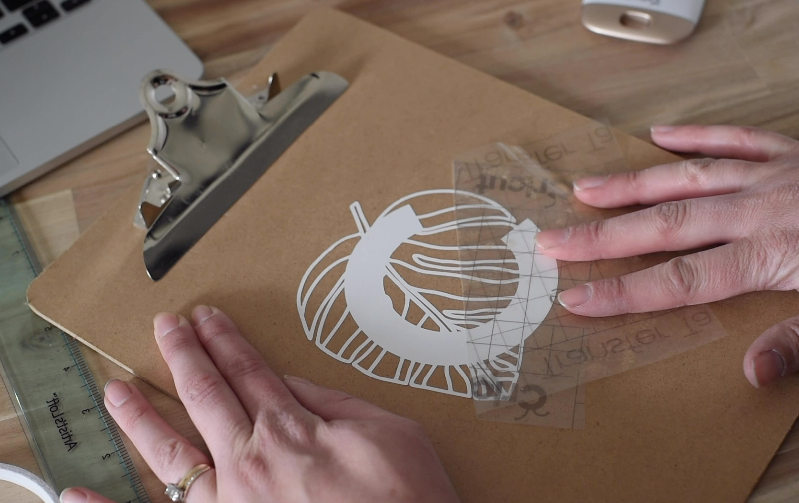 Using images and fonts to make monograms in Cricut Design Space
