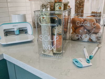 Organize your pantry with DIY labels and clear baskets