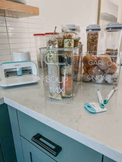 Organize your pantry with DIY labels and clear baskets