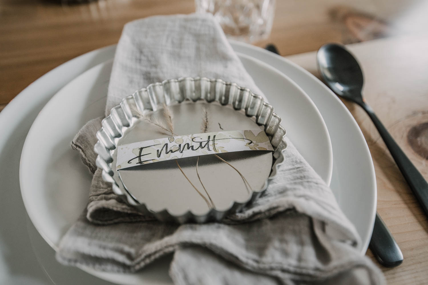 Spring place card with grasses and tart pans